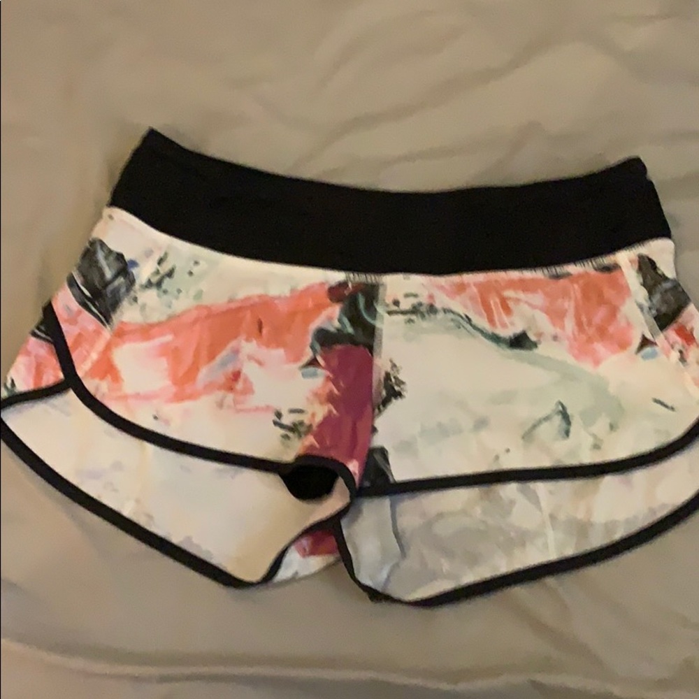 Lululemon speed shorts size 6 Pigment wave